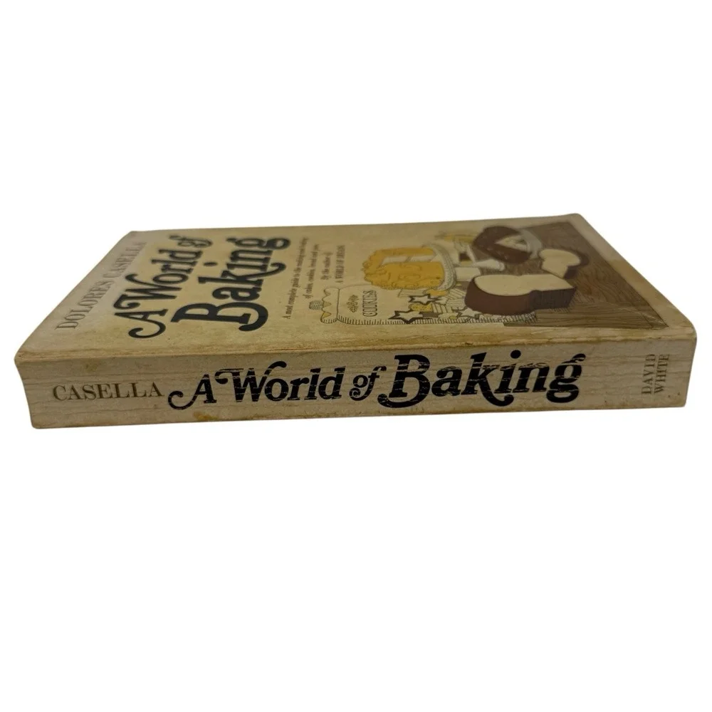 A World of Breads‎ by Dolores Casella Vintage Paperback 1975 Second Printing